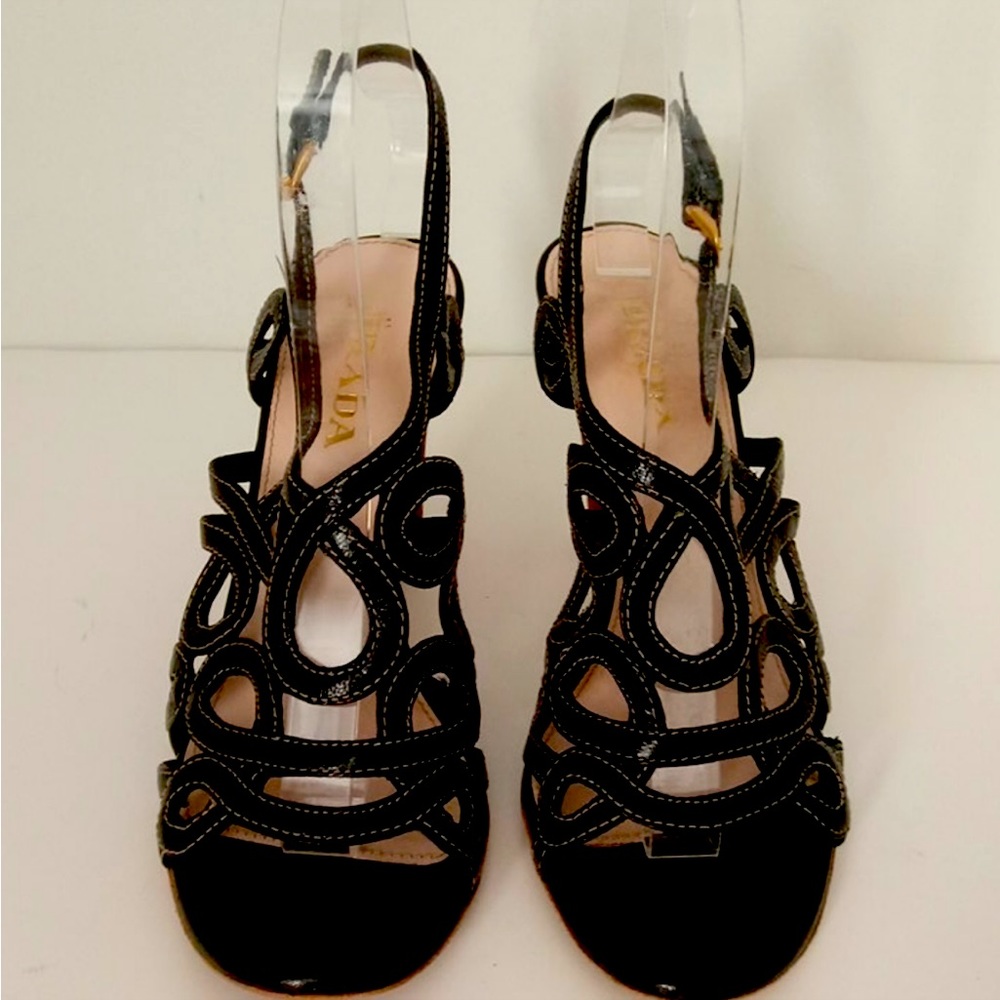 Prada woman Sandals, great quality still looking really good! 🔥💯